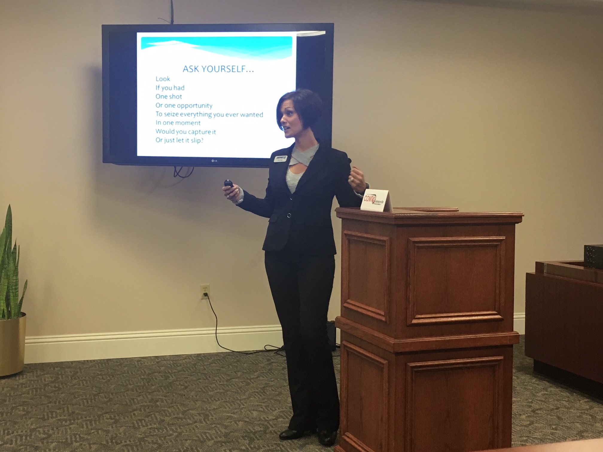 LISA DIAZ DELIVERS MOTIVATIONAL MESSAGE TO COMTO JAX